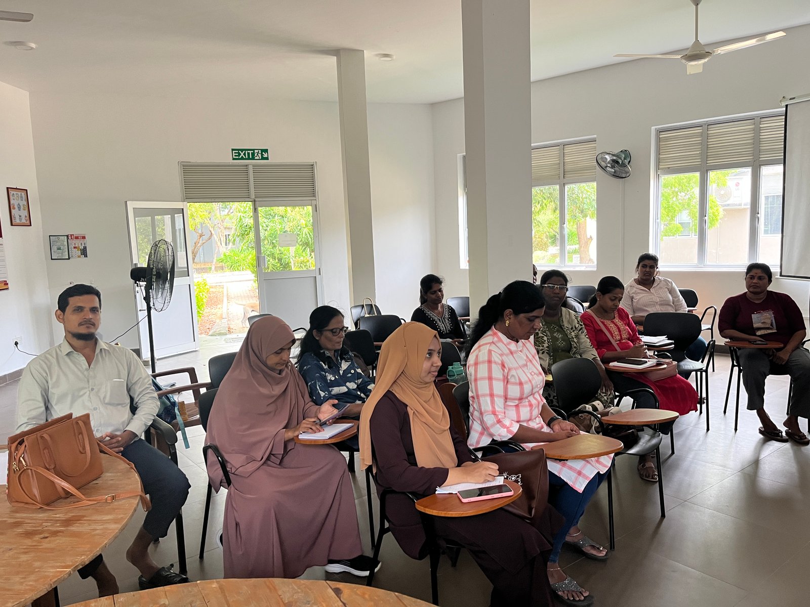 Entrepreneurs taking part in a practical Easliv Verde learning session